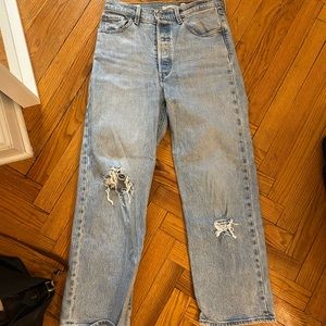 RIPPED LIGHT WASH LEVIS RIBCAGE STRAIGHT JEANS